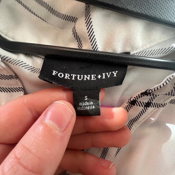 Fortune & Ivy Buttondown - Picture 3 of 3